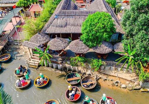 What season is the most beautiful and favorable weather to travel to the seven ma coconut forest?