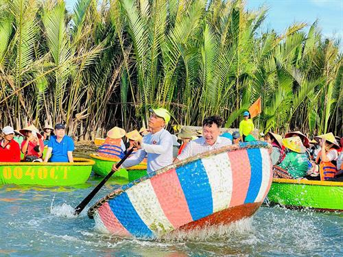 Bay Mau coconut forest ticket Hoi An - Cheap basket boat rowing