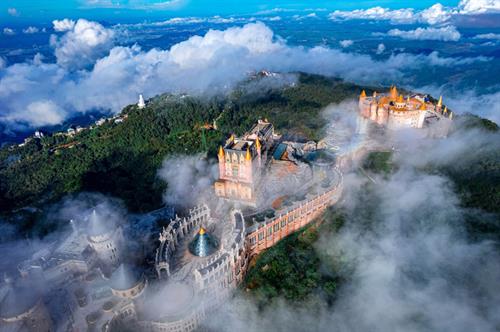 Travel to Da Nang and the journey to take on a new outfit and step out into the world