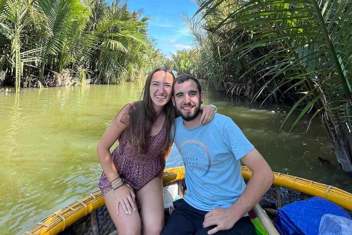 Trải nghiệm đi thuyền thúng đi ngắm cảnh dọc dòng sông Hoài